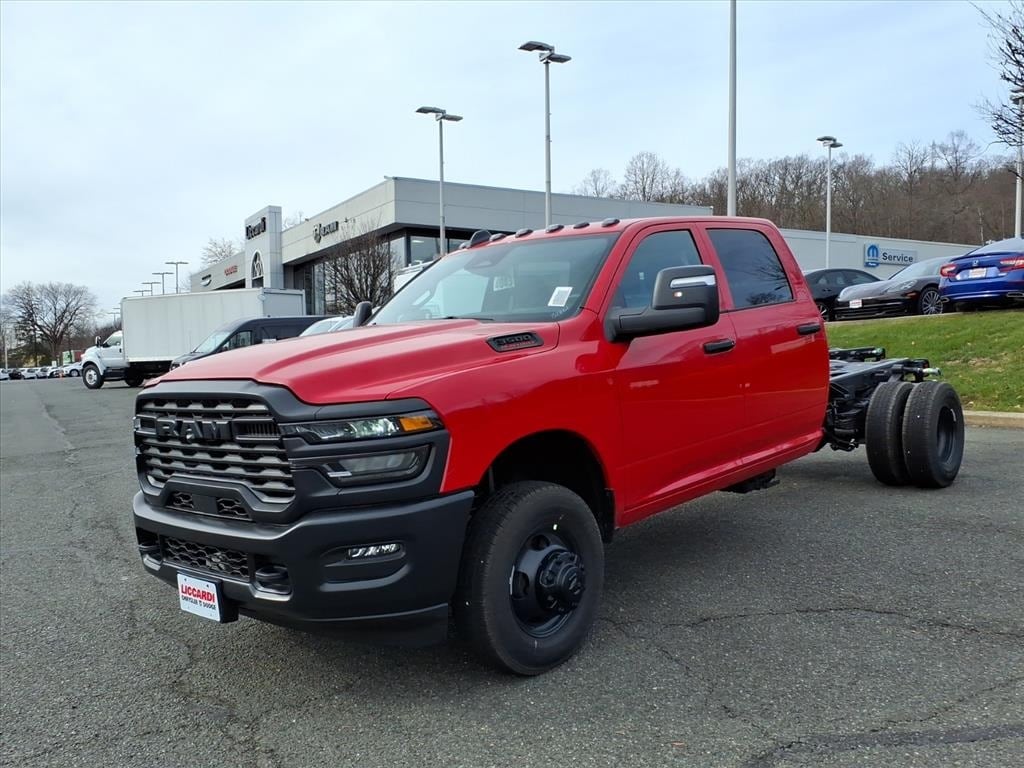 New 2026 Ram 3500 Chassis Cab TRADESMAN CREW 4X4 60' CA Pickup
