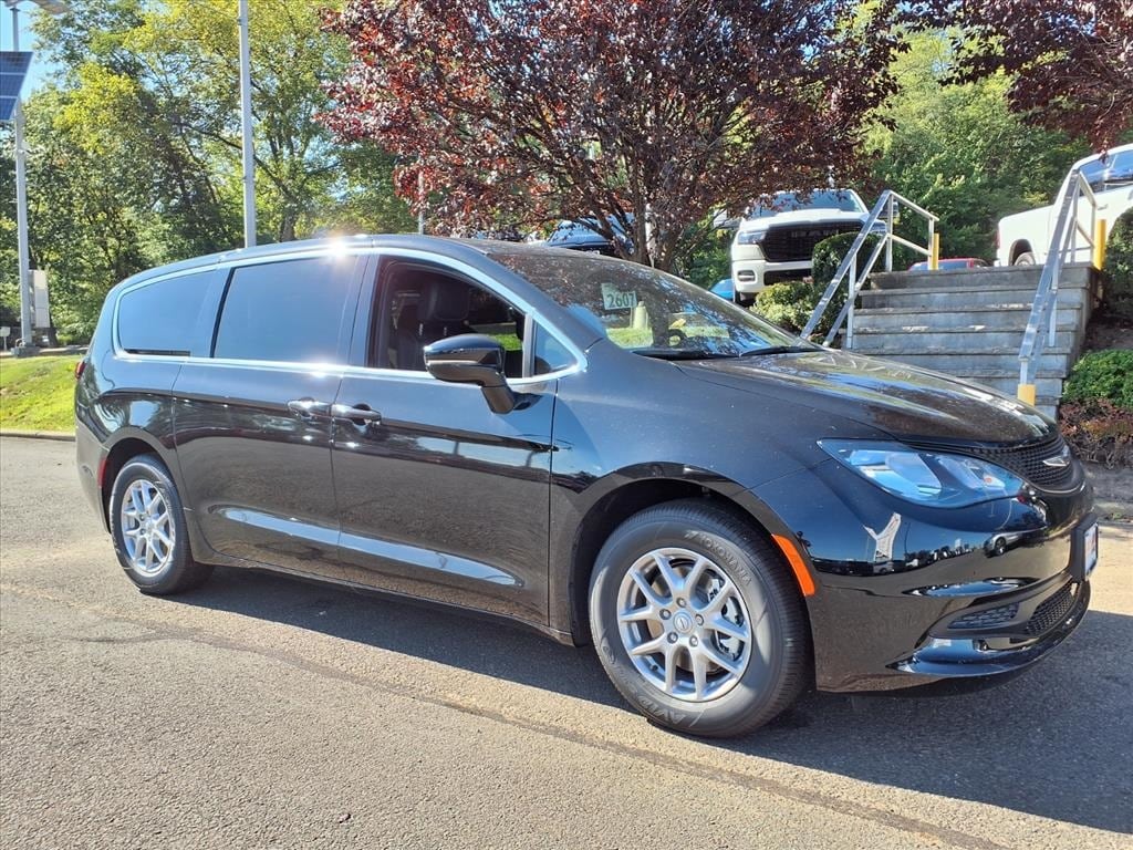 2026 Chrysler Voyager LX's photo