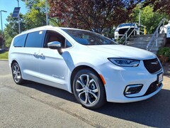 2026 Chrysler Pacifica PINNACLE Passenger Van