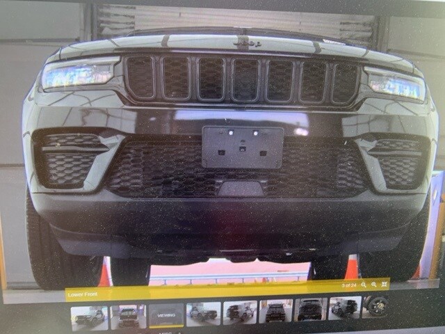 2022 Jeep Grand Cherokee Altitude photo 3