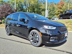 2026 Chrysler Pacifica LIMITED Passenger Van