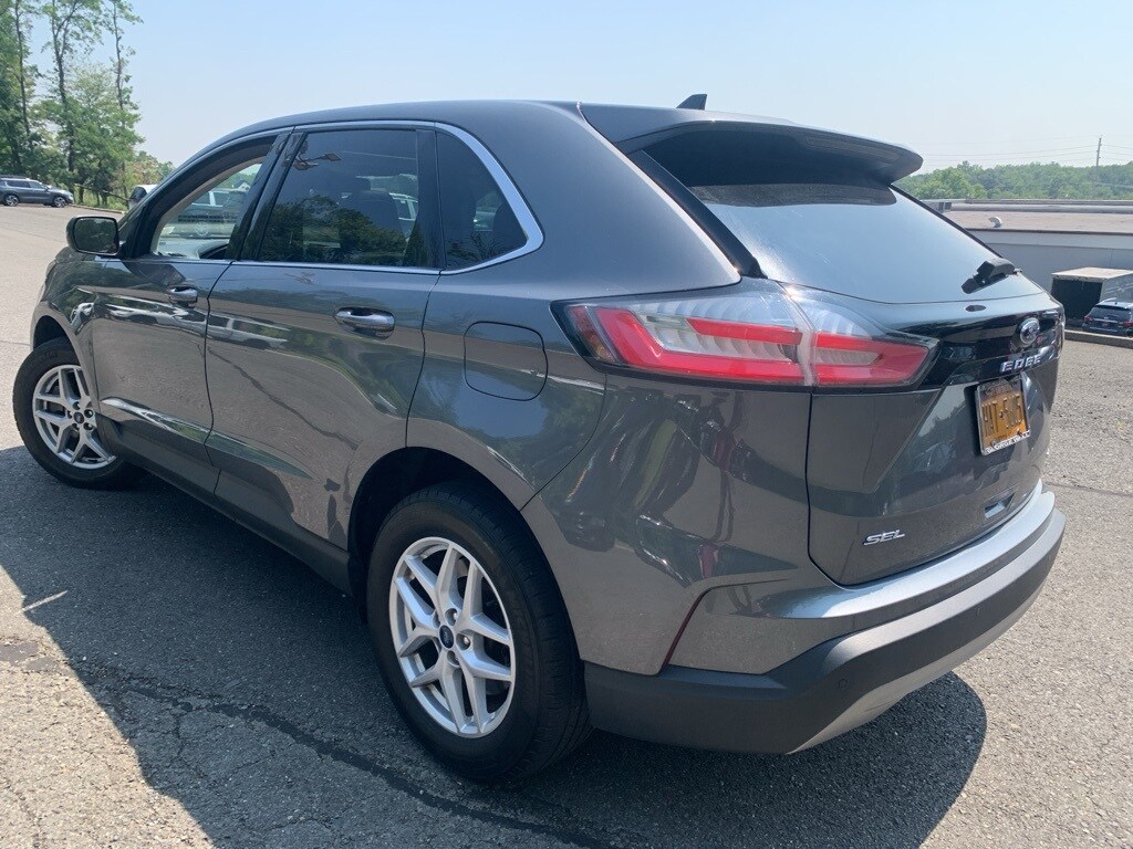 2022 Ford Edge SEL photo 3