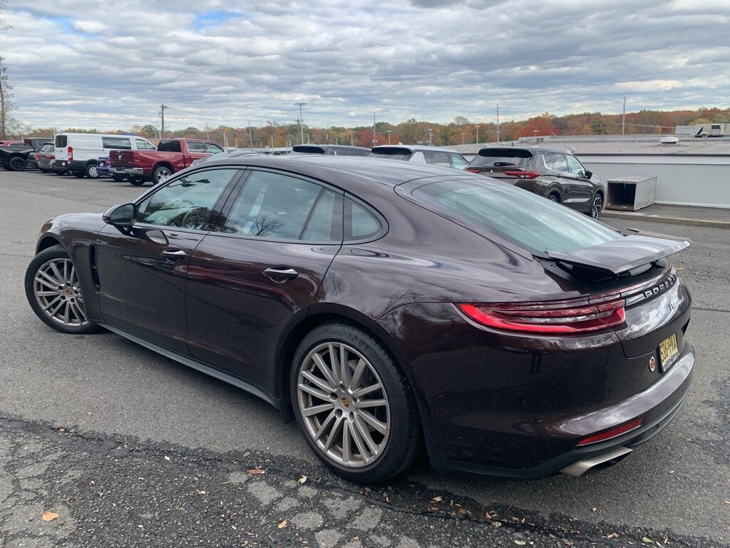 2018 Porsche Panamera 4 photo 2