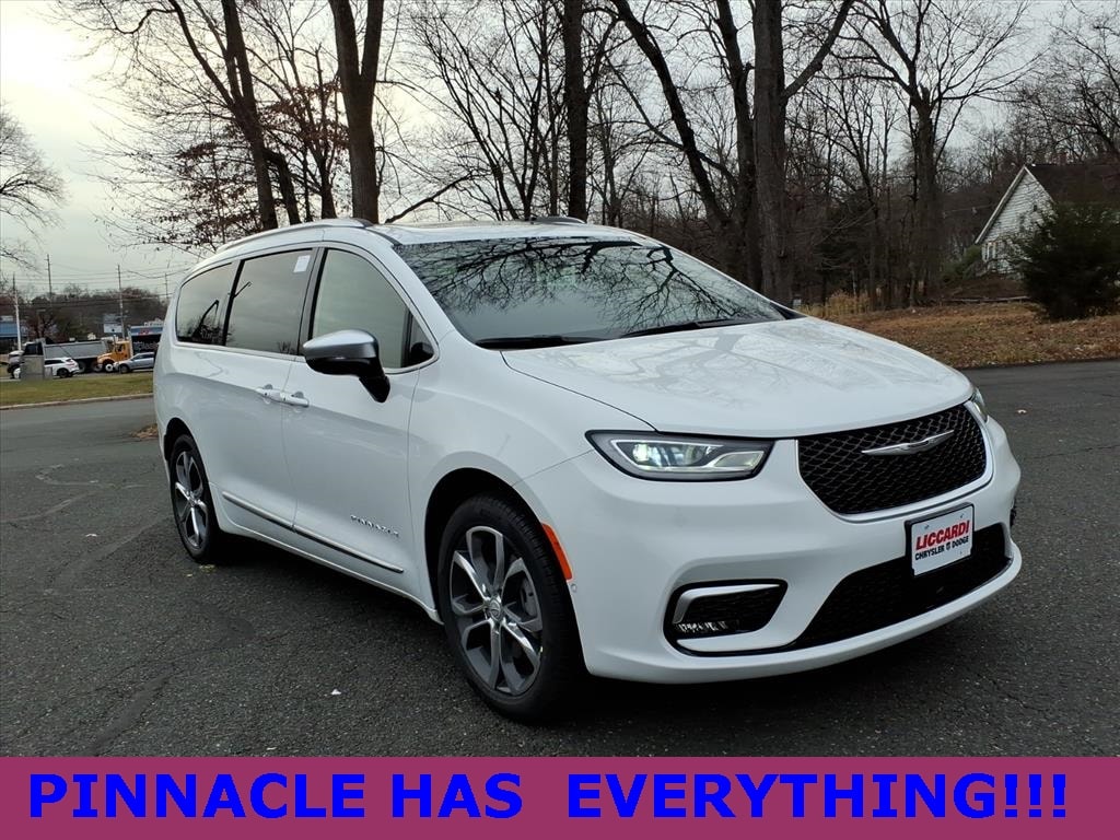 2026 Chrysler Pacifica Pinnacle's photo