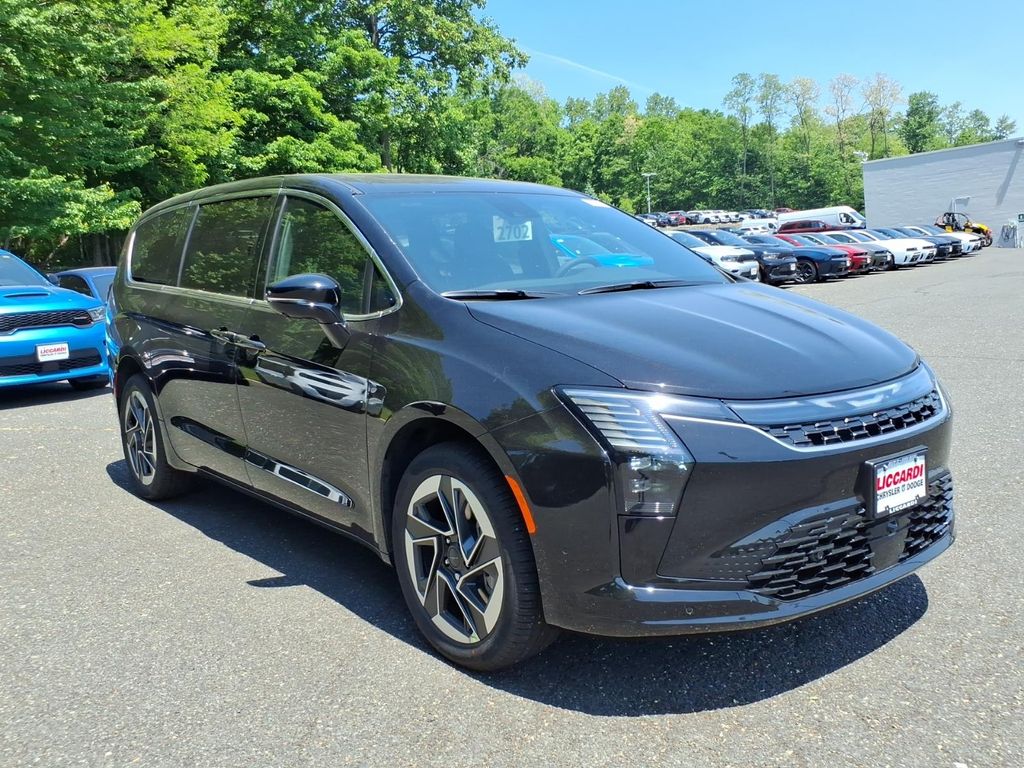 2027 Chrysler Pacifica Limited AWD's photo