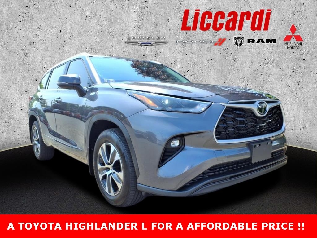 2023 Toyota Highlander XLE's photo