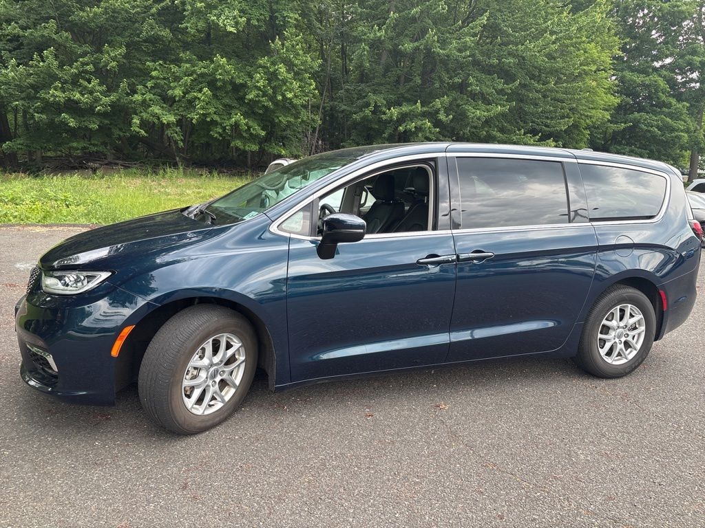 Used 2023 Chrysler Pacifica Touring L Minivan/Van