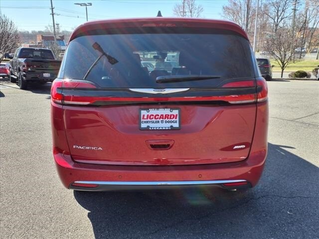 2025 Chrysler Pacifica photo 2