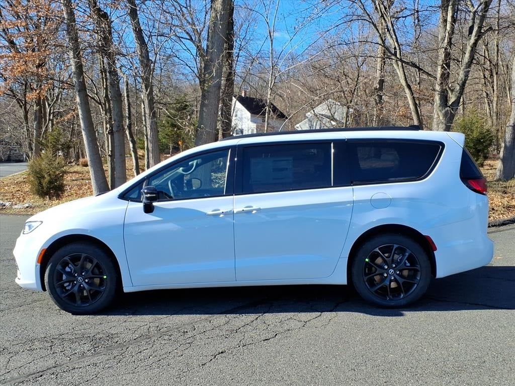 New 2026 Chrysler Pacifica LIMITED AWD Passenger Van
