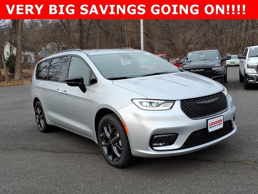 New 2026 Chrysler Pacifica SELECT AWD Passenger Van