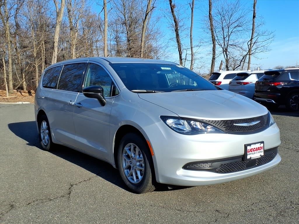 2026 Chrysler Voyager LX's photo