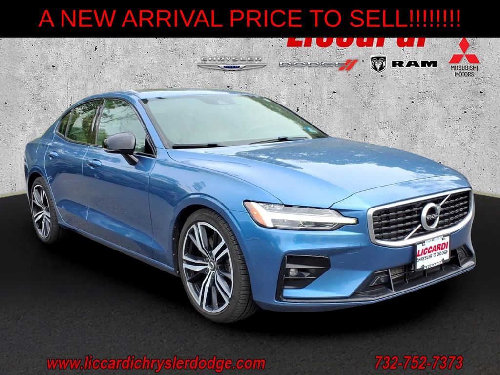 2020 Volvo S60 T6 R-Design AWD's photo