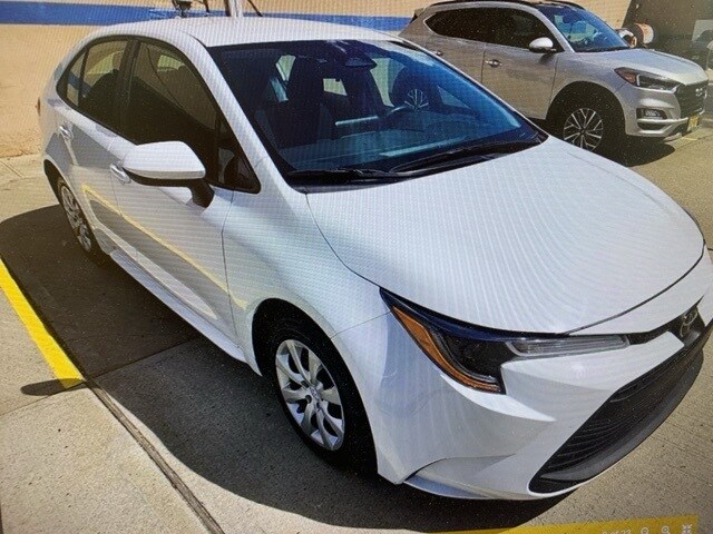 2024 Toyota Corolla LE photo 3