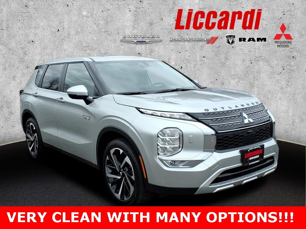 2025 Mitsubishi Outlander Plug-in Hybrid SE's photo