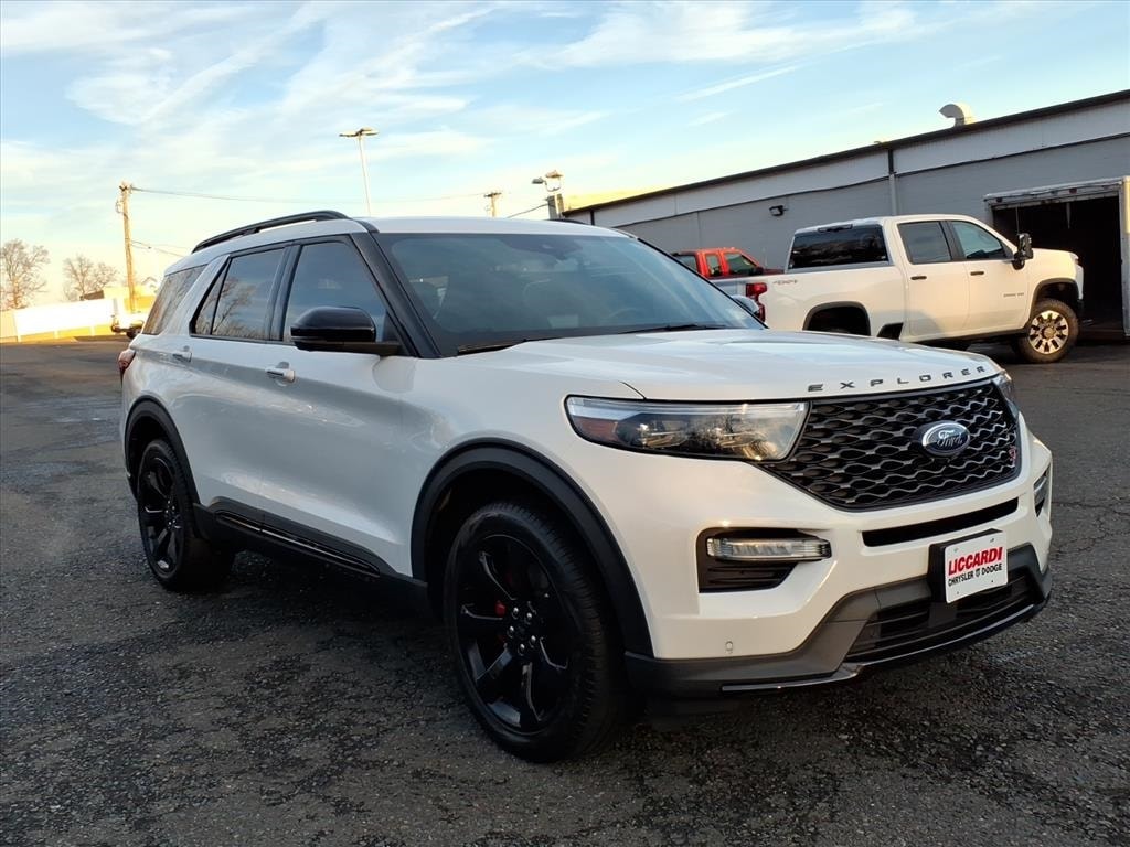 2023 Ford Explorer ST's photo
