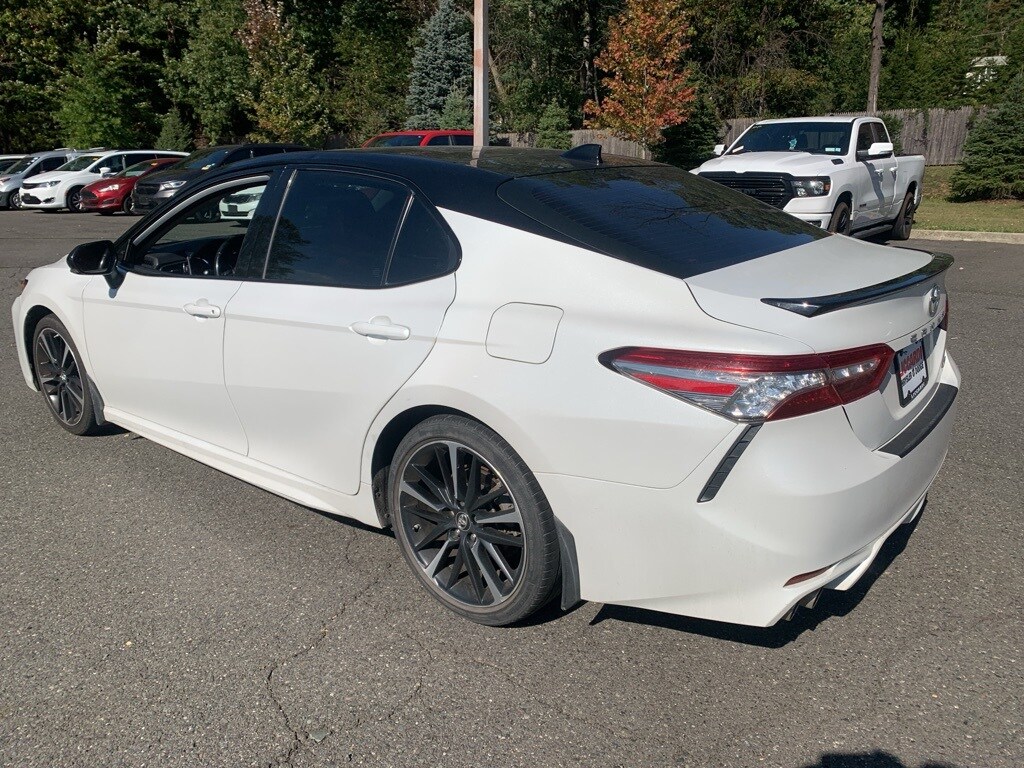 2019 Toyota Camry XSE photo 3