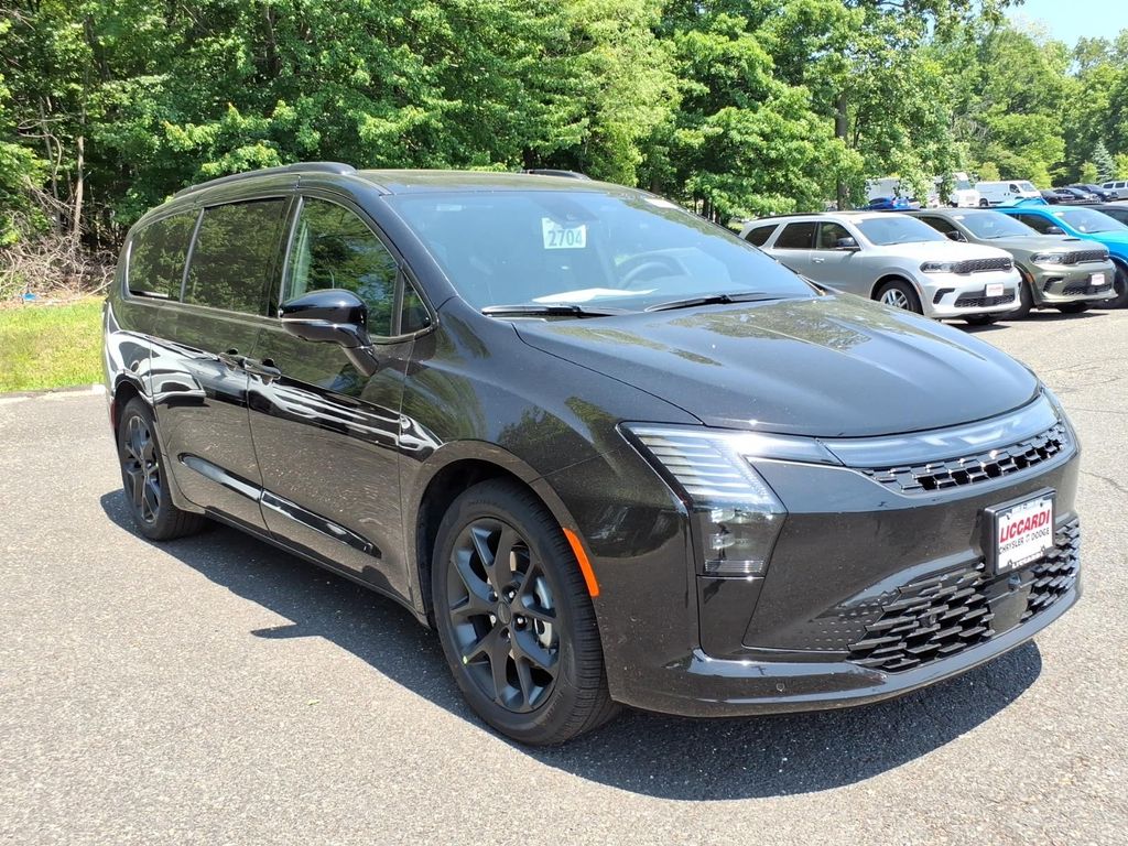 2027 Chrysler Pacifica Limited's photo