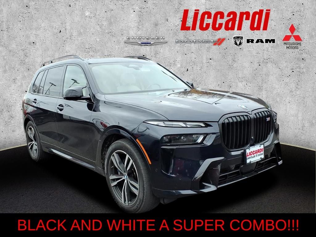 2023 BMW X7 M60i's photo