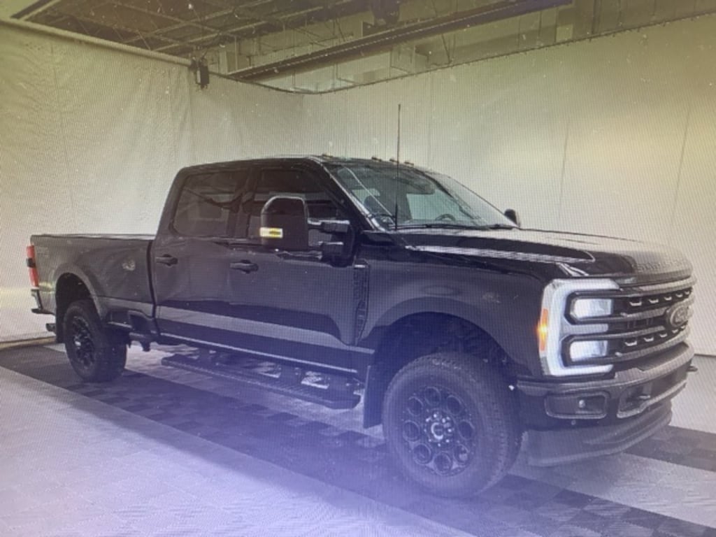 Used 2023 Ford F-250SD Lariat Truck