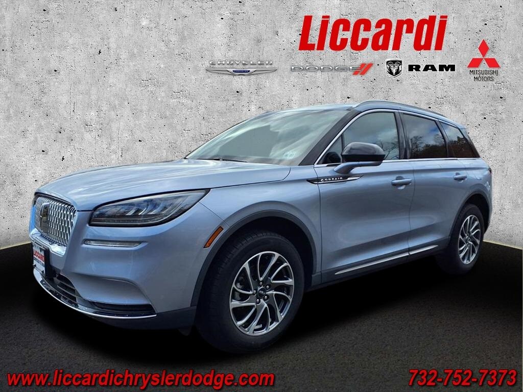 2022 Lincoln Corsair Standard photo 4