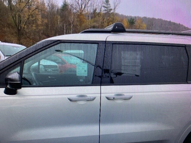 2025 Kia Carnival SX Prestige photo 3