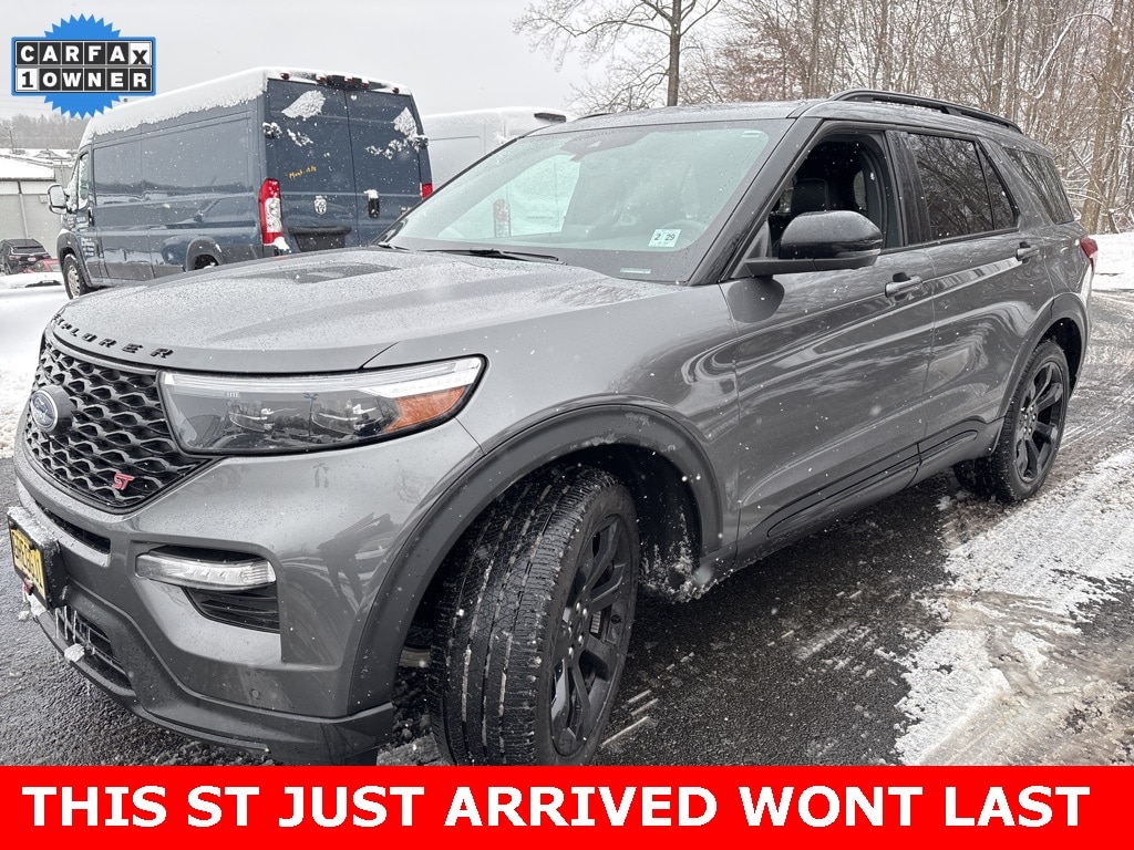 2023 Ford Explorer ST's photo