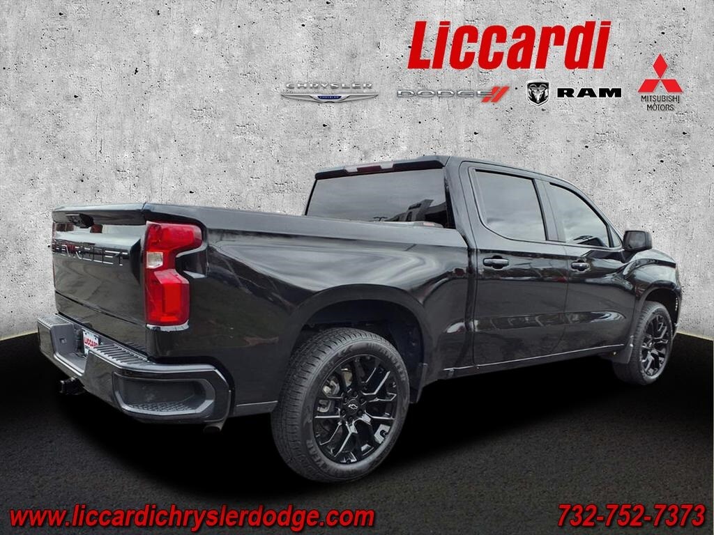 2023 Chevrolet Silverado 1500 RST photo 2