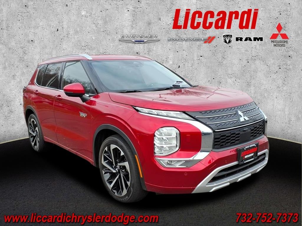 2023 Mitsubishi Outlander Plug-In Hybrid SEL's photo