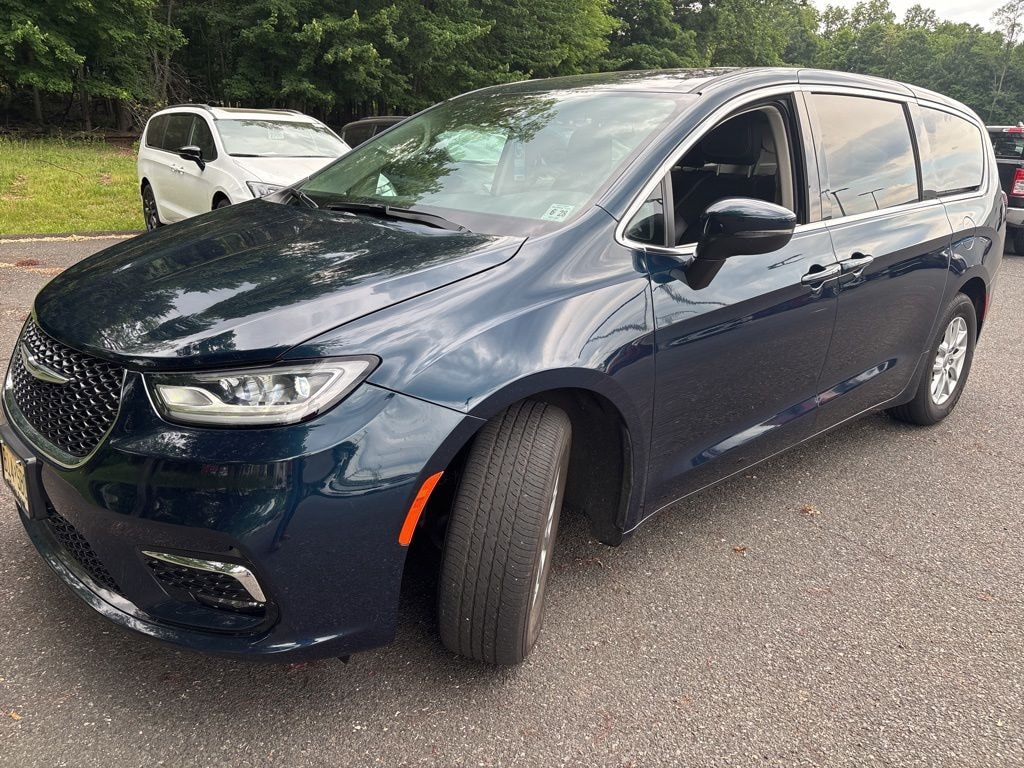Used 2023 Chrysler Pacifica Touring L Minivan/Van