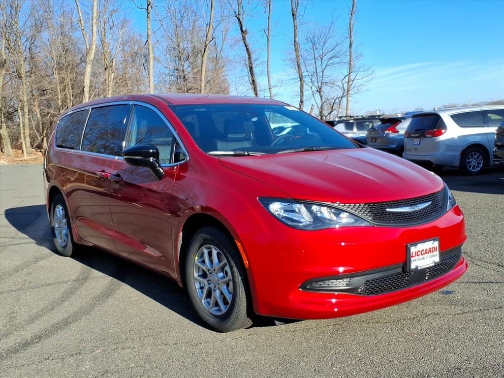 2026 Chrysler Voyager LX's photo