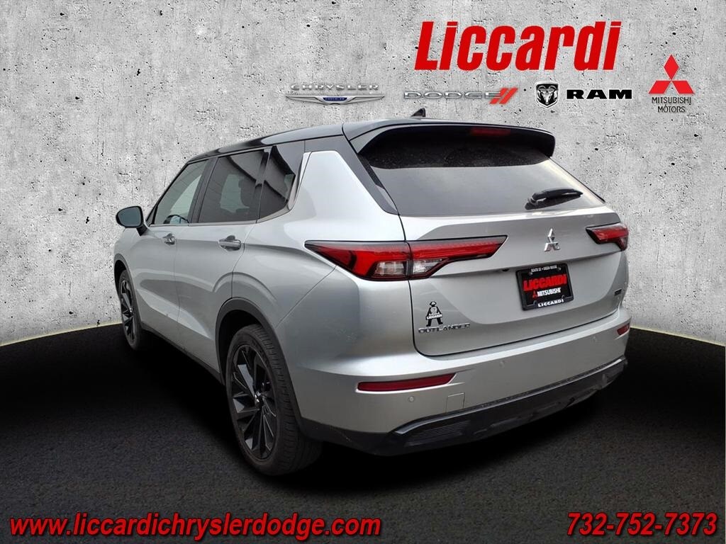 2023 Mitsubishi Outlander SEL Black Edition photo 4