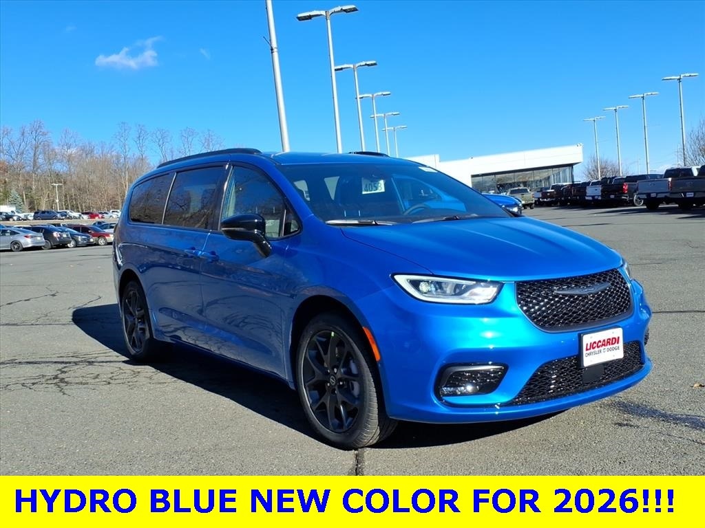 2026 Chrysler Pacifica Select's photo