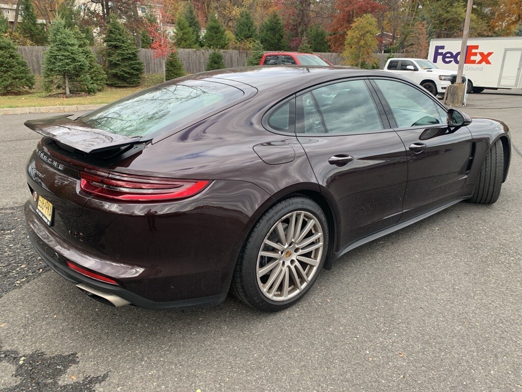 2018 Porsche Panamera 4 photo 3
