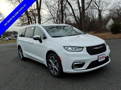 2026 Chrysler Pacifica PINNACLE AWD Passenger Van For Sale in Green Brook