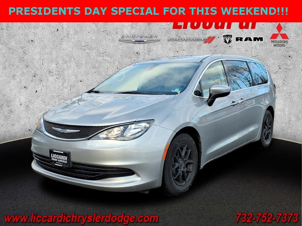 Used 2017 Chrysler Pacifica Touring Minivan/Van