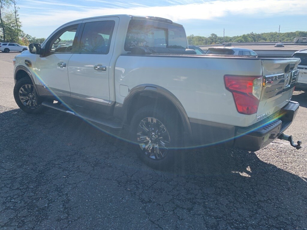 2017 Nissan Titan Platinum Reserve photo 2