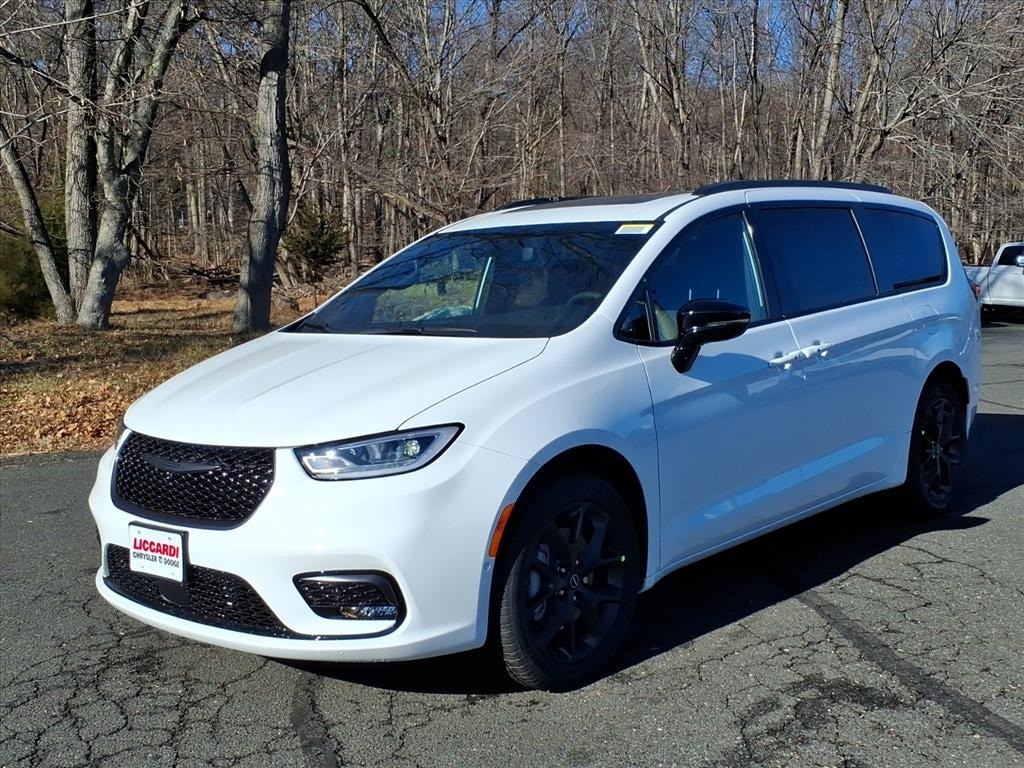 New 2026 Chrysler Pacifica LIMITED AWD Passenger Van