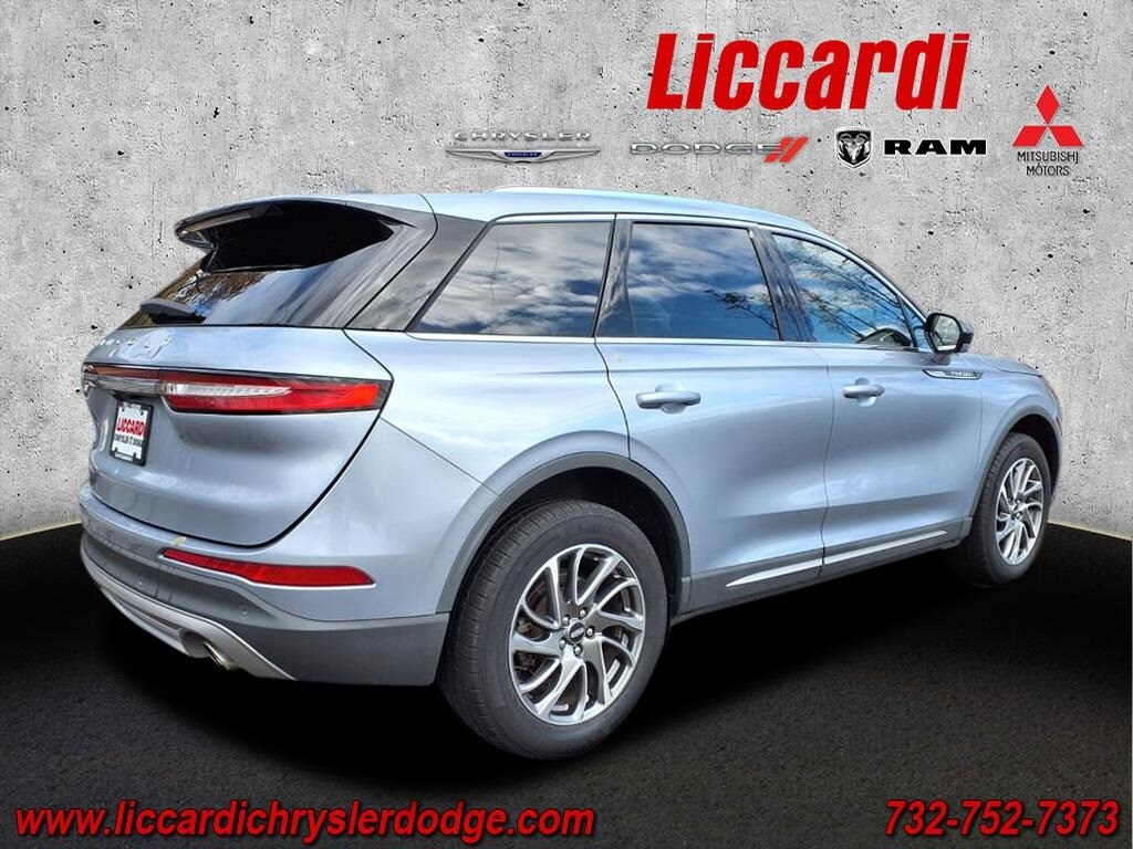 2022 Lincoln Corsair Standard photo 2