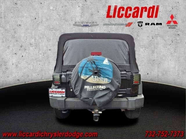 2015 Jeep Wrangler Unlimited Rubicon photo 3