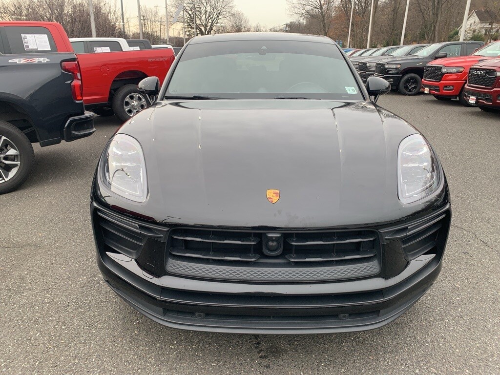 2023 Porsche Macan T photo 2