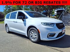 2026 Chrysler Pacifica SELECT Passenger Van For Sale in Green Brook