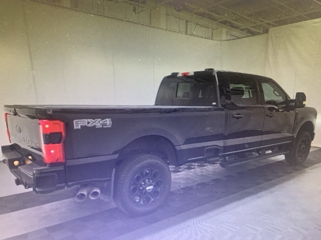 Used 2023 Ford F-250SD Lariat Truck