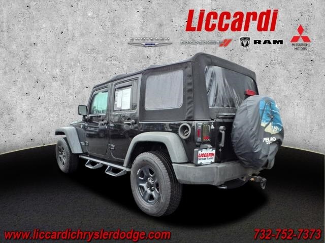 2015 Jeep Wrangler Unlimited Rubicon photo 4