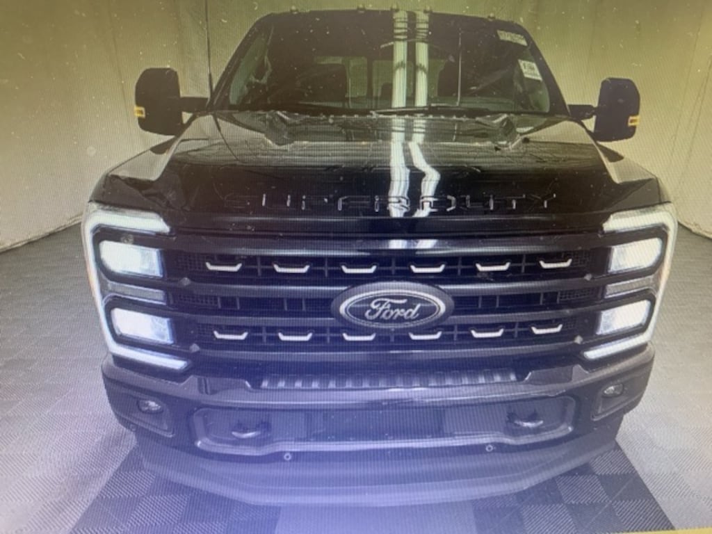 Used 2023 Ford F-250SD Lariat Truck