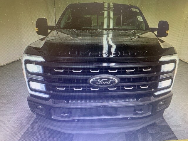 2023 Ford F-250 Lariat photo 2