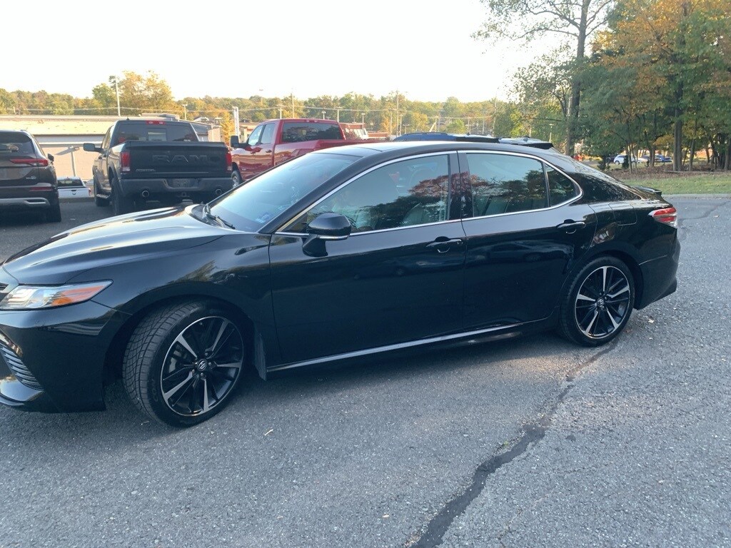 2019 Toyota Camry XSE photo 2