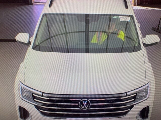 2024 Volkswagen Atlas SE photo 2