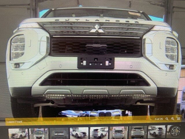 2025 Mitsubishi Outlander PHEV SE photo 3