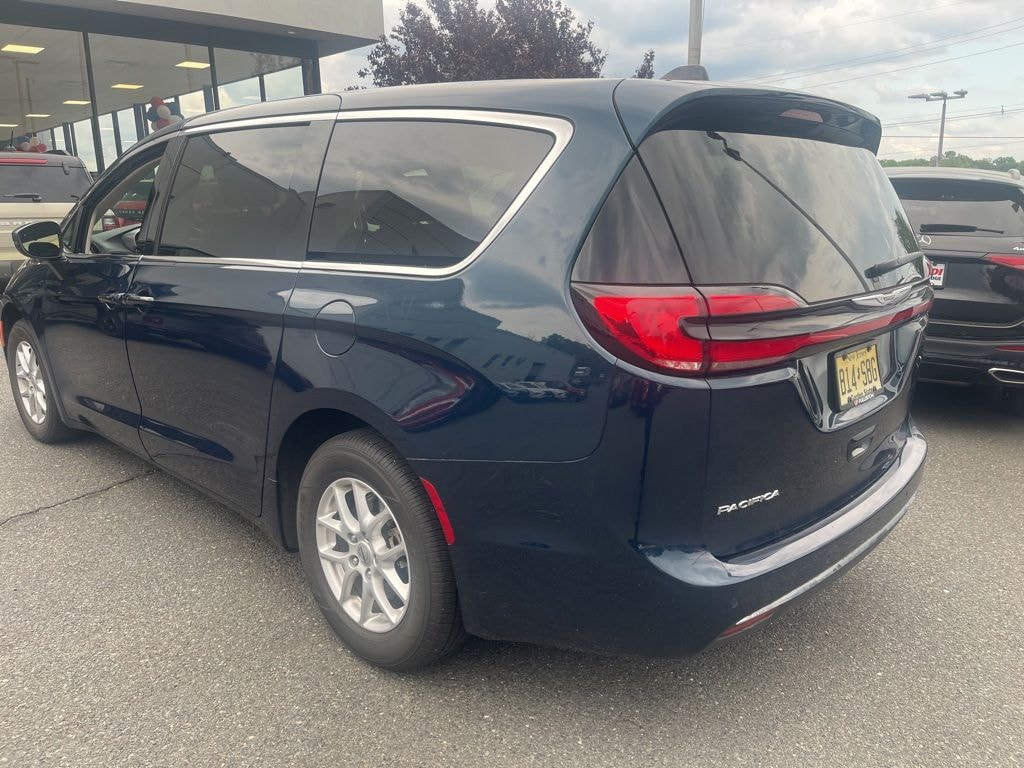 Used 2023 Chrysler Pacifica Touring L Minivan/Van