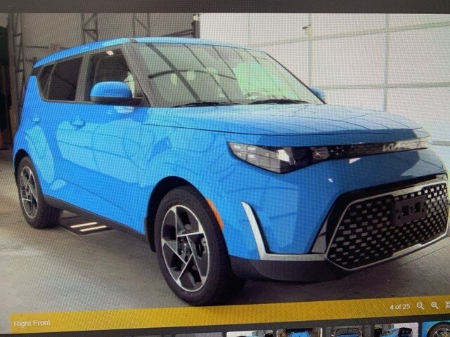 2024 Kia Soul EX photo 3